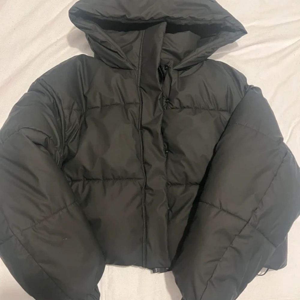 Zara Women's Charcoal Puffer Jacket